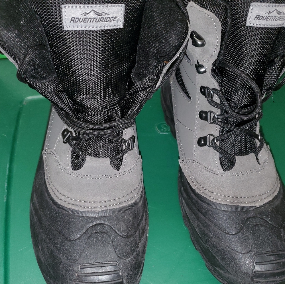 mens AdventureRidge Sz 10 boots